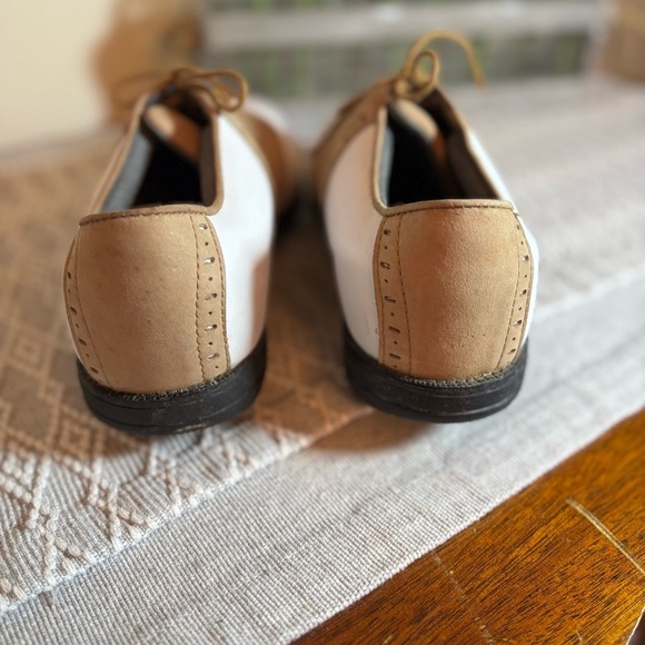 NIKE AIR GOLF SHOES # 950204- White w/Tan Saddle - Women’s Size 6.5. Metal spike - Picture 3 of 11